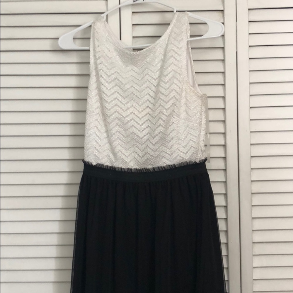 Short black and white dress